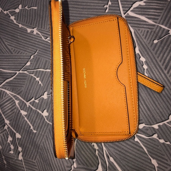 Michael Kors Jet Set Travel Large Phone Case Wallet - Picture 2 of 7